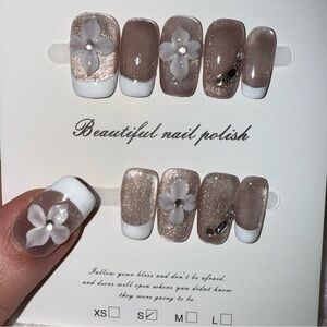 Elegant Nude and White Nail Set
